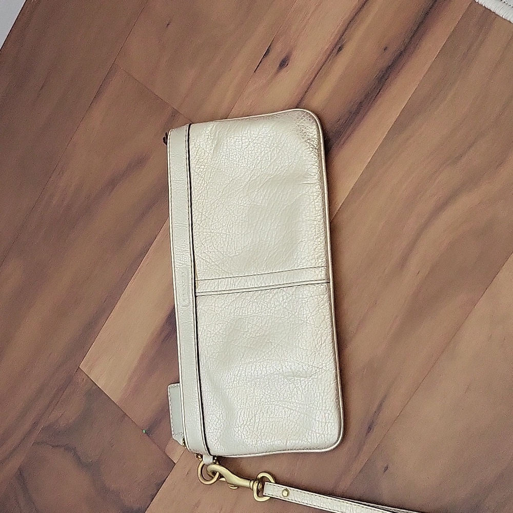 Coach clutch authentic